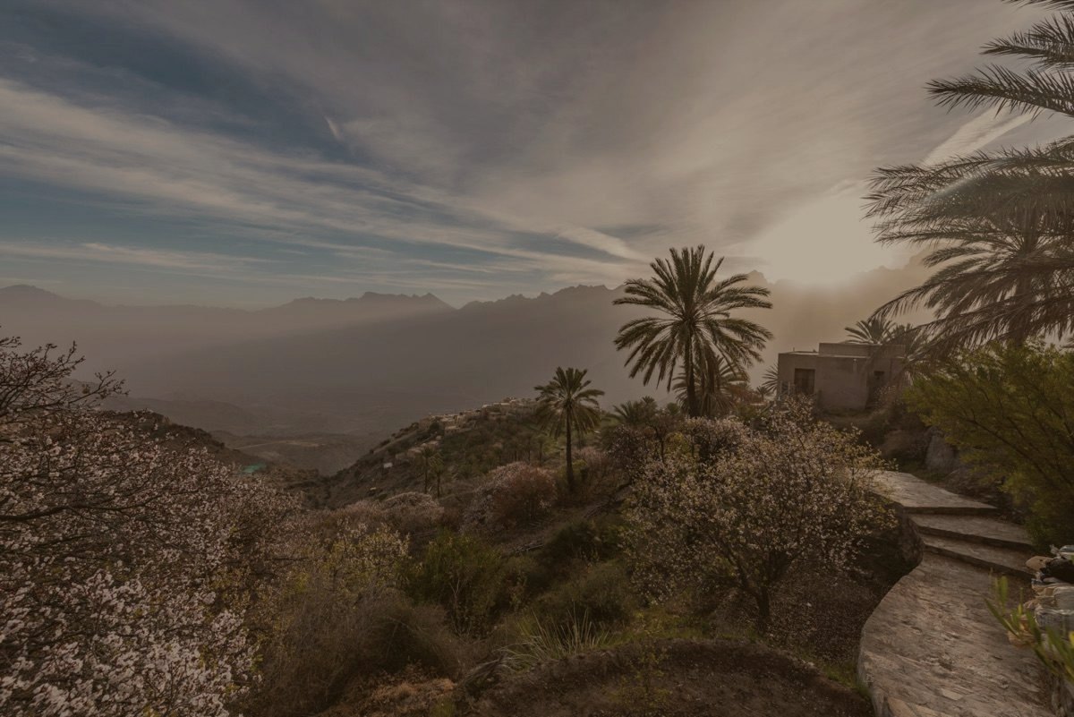 Village de montagne omanais dans une lumière douce