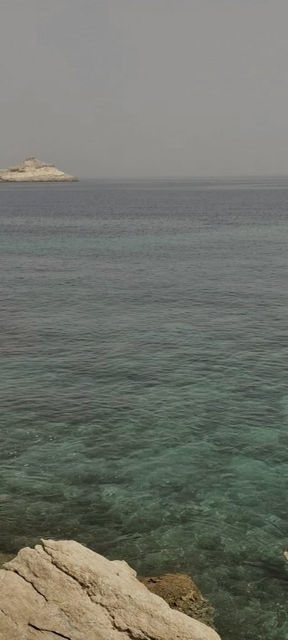 Côte omanaise calme ouverte sur l’horizon